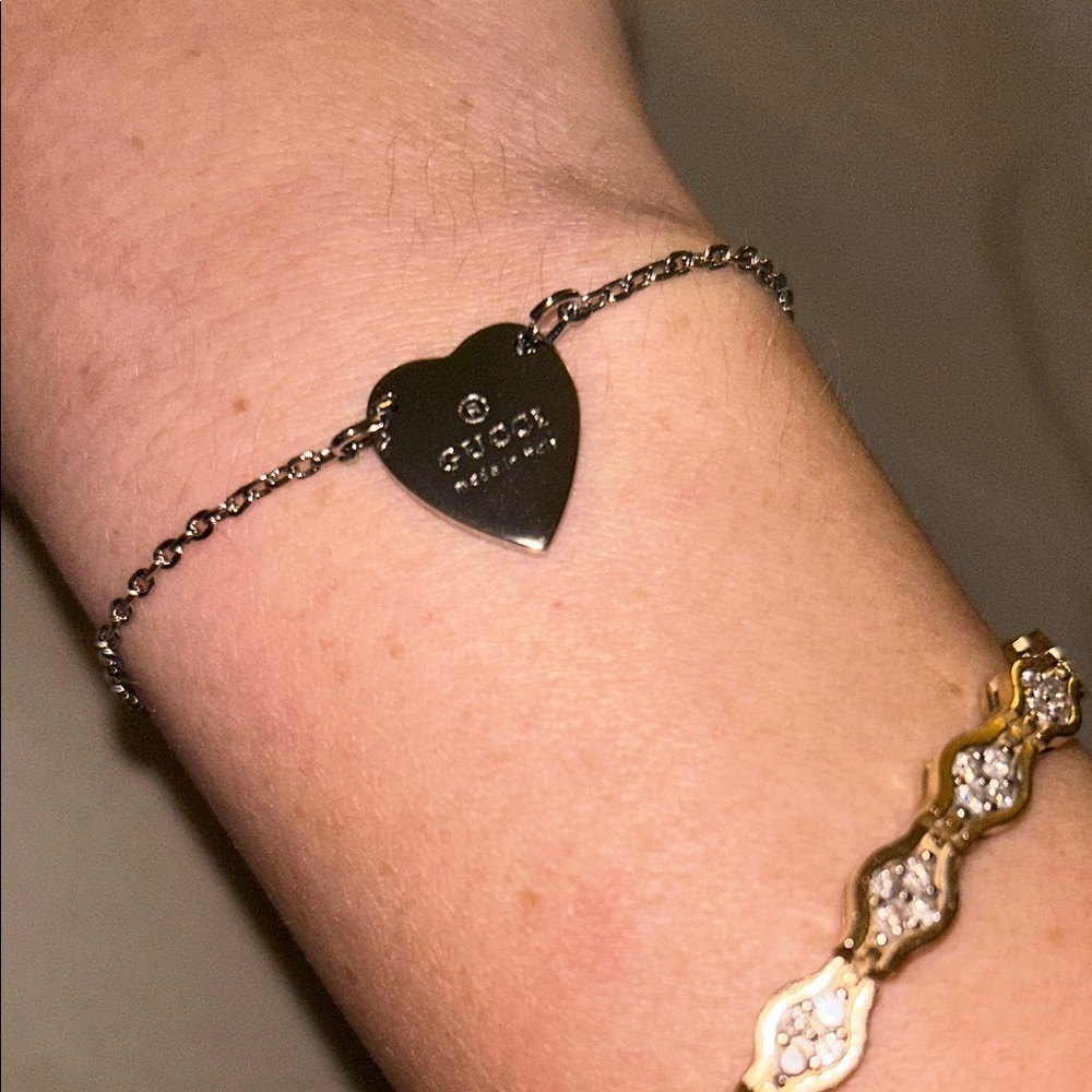 Authentic Gucci heart Sterling Silver Bracelet with original box & booklet - Picture 6 of 7
